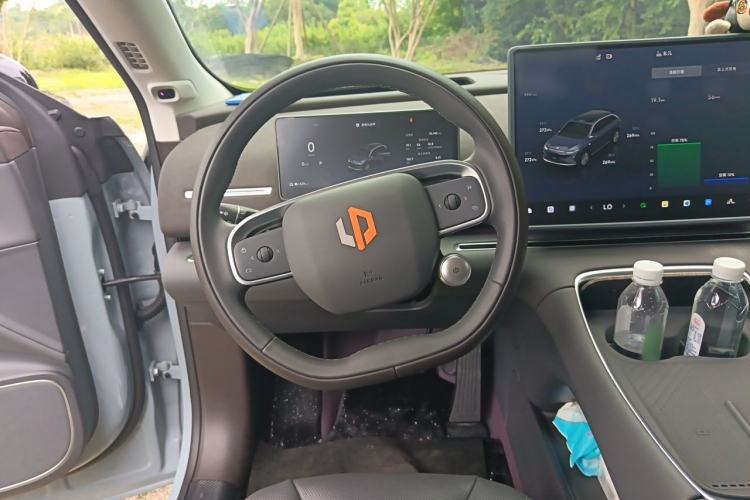 Used Leapmotor C11 2026 All-Electric 640 LiDAR Prestige Edition Steering Wheel