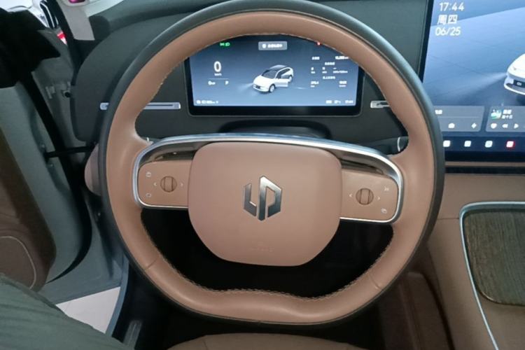 Used Leapmotor C11 2026 All-Electric 640 LiDAR Prestige Edition Steering Wheel