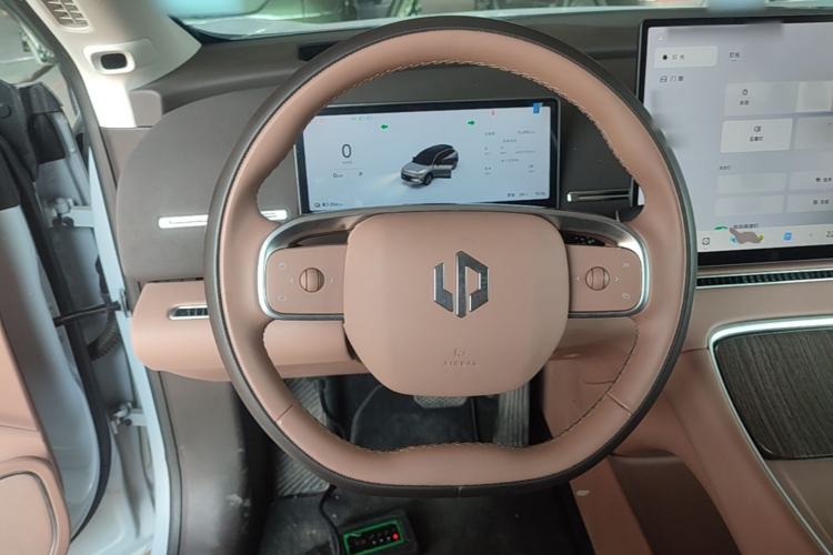 Used Leapmotor C11 2026 All-Electric 640 LiDAR Prestige Edition Steering Wheel