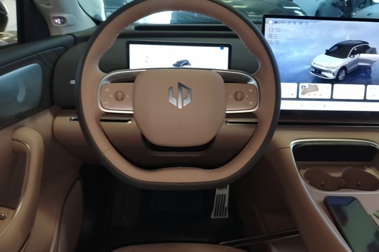 Used Leapmotor C11 2026 All-Electric 640 LiDAR Prestige Edition Steering Wheel