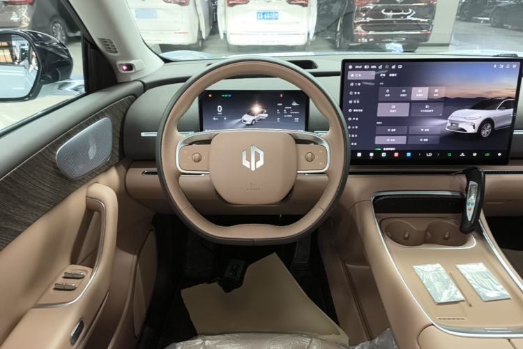 Used Leapmotor C11 2026 All-Electric 640 LiDAR Prestige Edition Steering Wheel