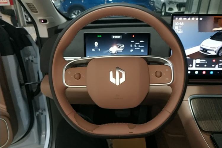 Used Leapmotor C11 2026 All-Electric 640 LiDAR Prestige Edition Steering Wheel