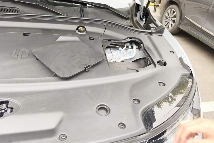 Used Leapmotor C11 2026 All-Electric 640 LiDAR Prestige Edition Engine Bay Left