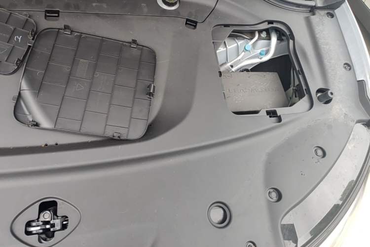 Used Leapmotor C11 2026 All-Electric 640 LiDAR Prestige Edition Engine Bay Left