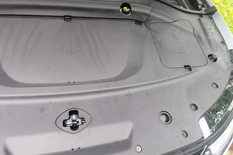 Used Leapmotor C11 2026 All-Electric 640 LiDAR Prestige Edition Engine Bay Left