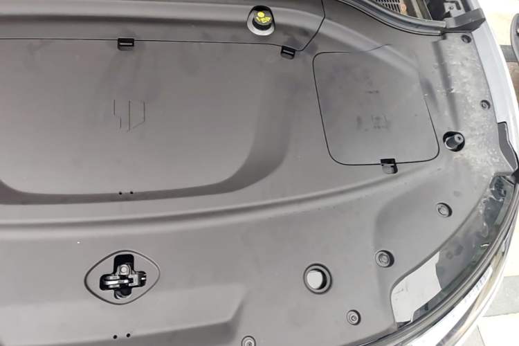 Used Leapmotor C11 2026 All-Electric 640 LiDAR Prestige Edition Engine Bay Left