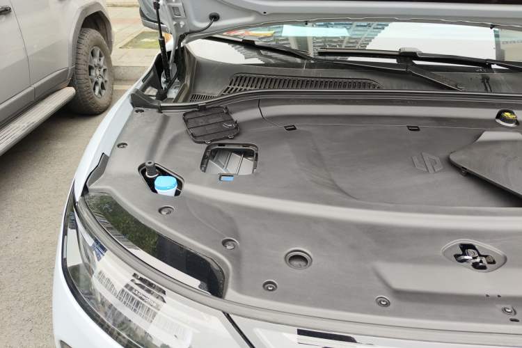 Used Leapmotor C11 2026 All-Electric 640 LiDAR Prestige Edition Engine Bay Right
