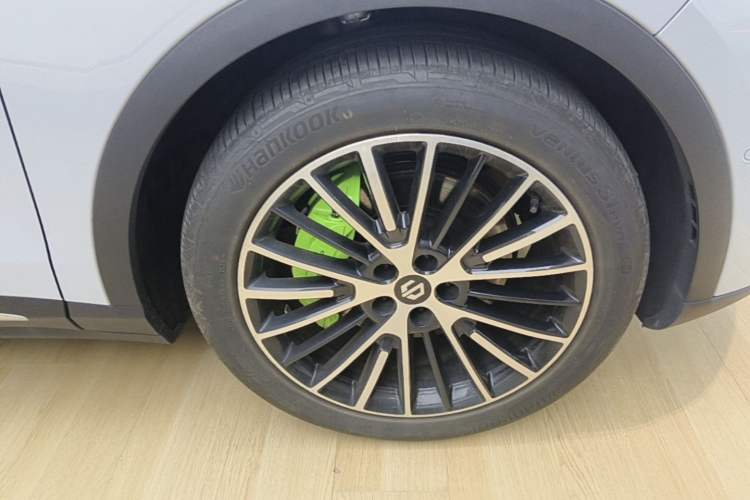 Used Leapmotor C11 2026 All-Electric 640 LiDAR Prestige Edition Right Front Wheel Hub