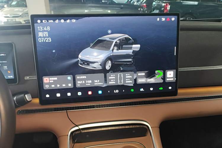 Used Leapmotor C11 2026 All-Electric 640 LiDAR Prestige Edition Audio And AC Panel