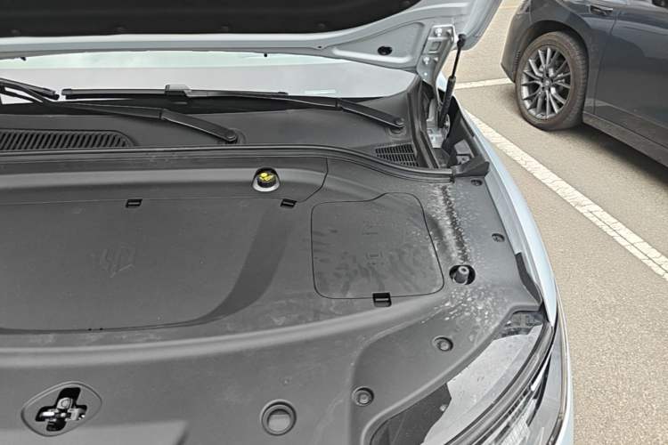 Used Leapmotor C11 2026 All-Electric 640 LiDAR Prestige Edition Engine Bay Left