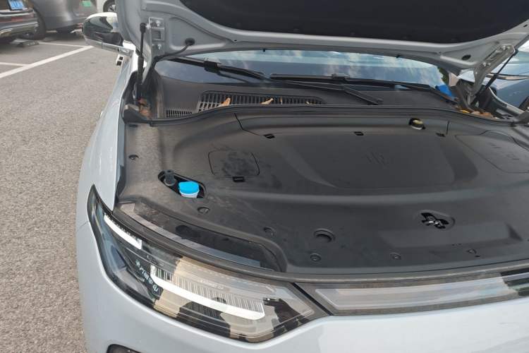 Used Leapmotor C11 2026 All-Electric 640 LiDAR Prestige Edition Engine Bay Right