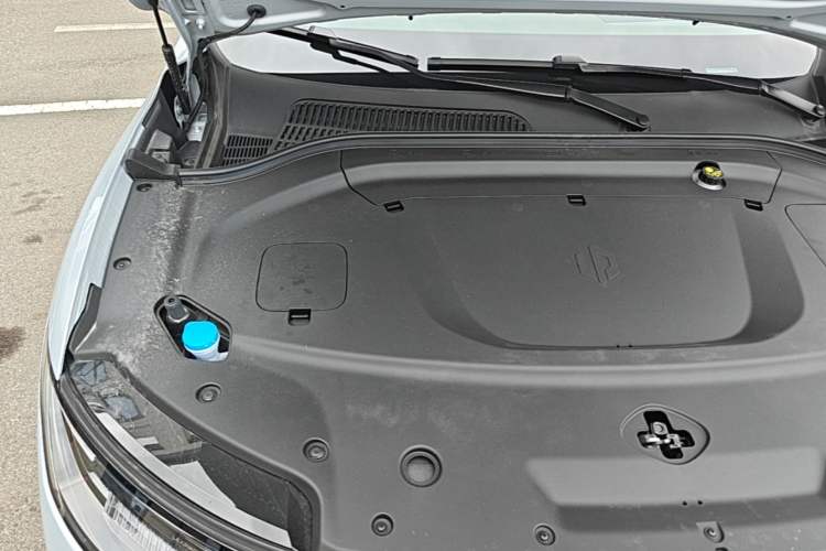 Used Leapmotor C11 2026 All-Electric 640 LiDAR Prestige Edition Engine Bay Right