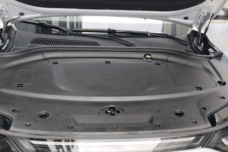 Used Leapmotor C11 2026 All-Electric 640 LiDAR Prestige Edition Engine Bay