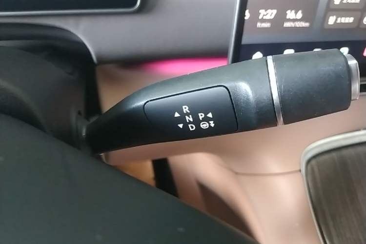 Used Leapmotor C11 2026 All-Electric 640 LiDAR Prestige Edition Gear Lever