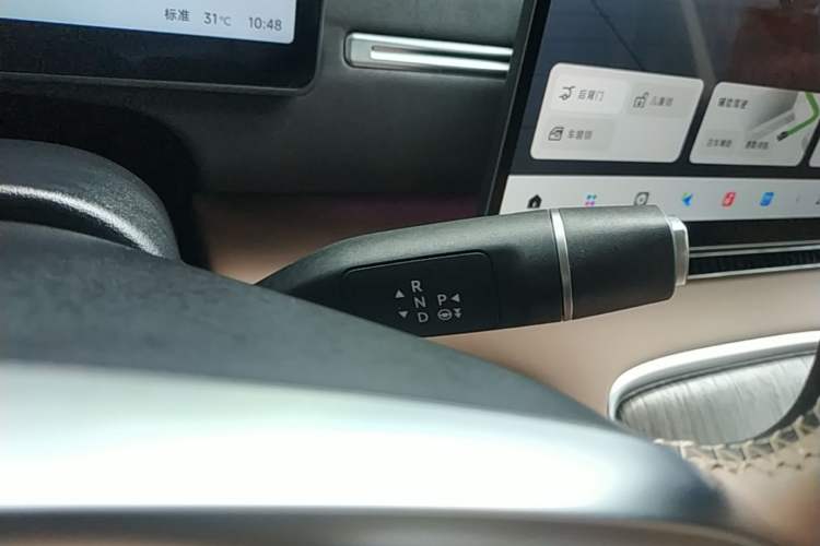 Used Leapmotor C11 2026 All-Electric 640 LiDAR Prestige Edition Gear Lever