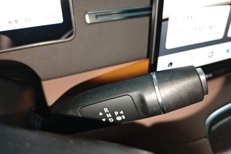 Used Leapmotor C11 2026 All-Electric 640 LiDAR Prestige Edition Gear Lever