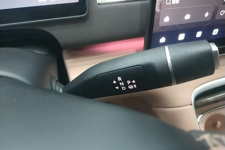 Used Leapmotor C11 2026 All-Electric 640 LiDAR Prestige Edition Gear Lever