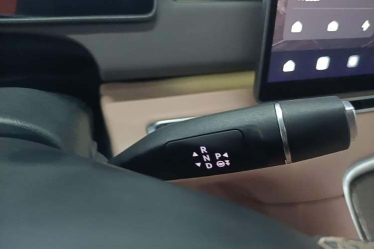 Used Leapmotor C11 2026 All-Electric 640 LiDAR Prestige Edition Gear Lever