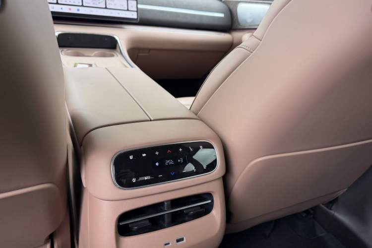 Used Leapmotor C11 2026 All-Electric 640 LiDAR Prestige Edition Interior 1