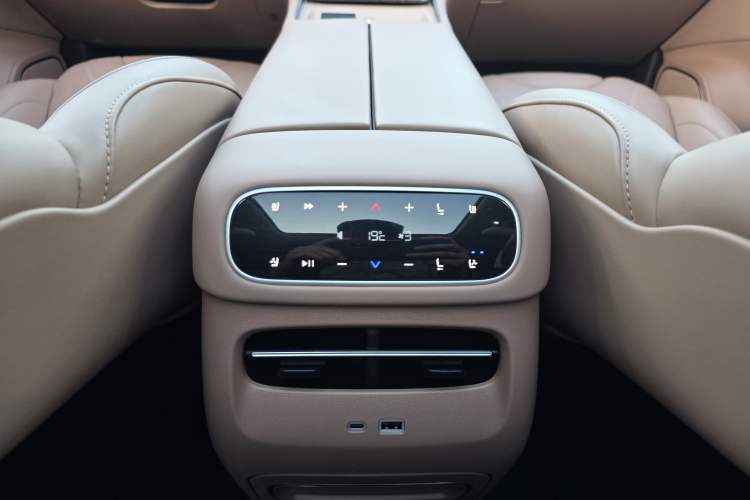 Used Leapmotor C11 2026 All-Electric 640 LiDAR Prestige Edition Interior 12