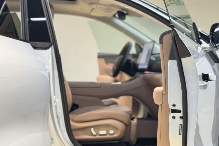 Used Leapmotor C11 2026 All-Electric 640 LiDAR Prestige Edition Interior 4