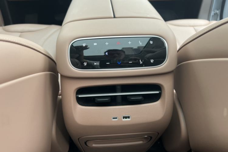 Used Leapmotor C11 2026 All-Electric 640 LiDAR Prestige Edition Interior 9