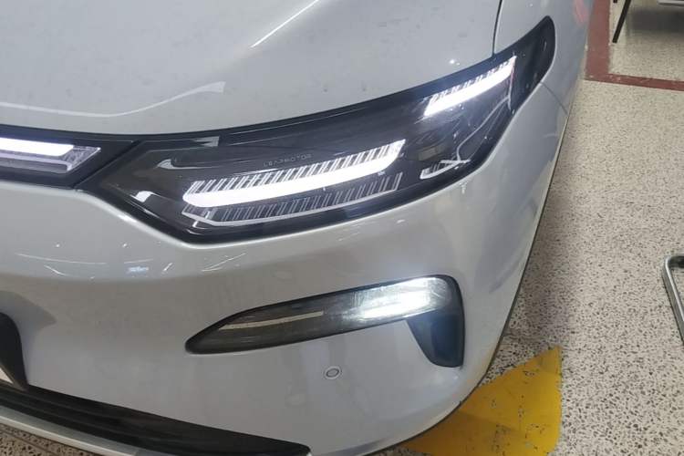 Used Leapmotor C11 2026 All-Electric 640 LiDAR Edition Left Front Headlight