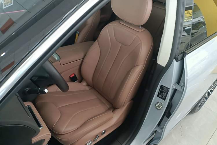 Used Leapmotor C11 2026 Range-Extended 300 LiDAR Prestige Edition Left Front Seat