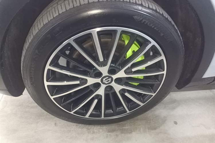 Used Leapmotor C11 2026 All-Electric 640 LiDAR Prestige Edition Left Front Wheel Hub