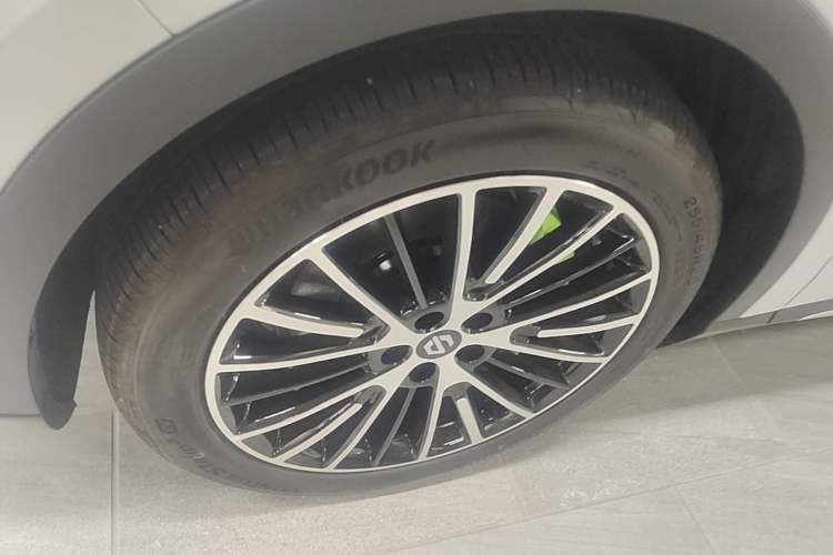 Used Leapmotor C11 2026 All-Electric 640 LiDAR Prestige Edition Left Front Wheel Hub