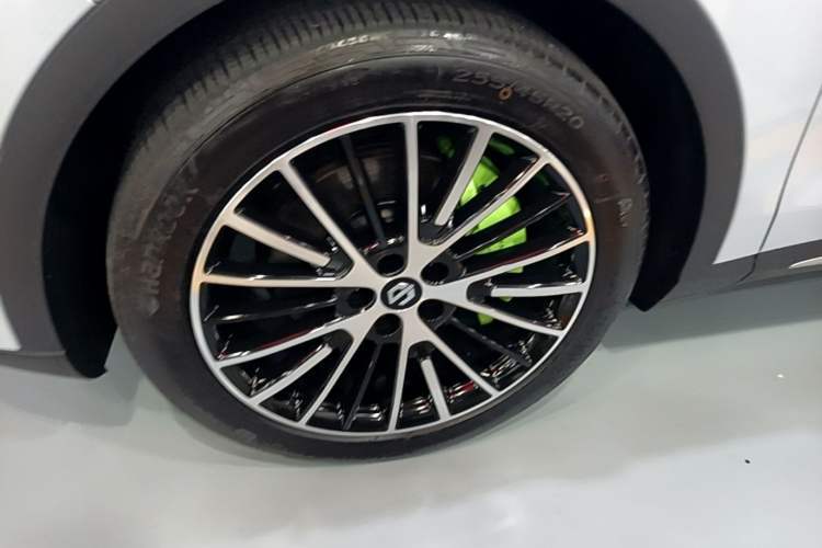 Used Leapmotor C11 2026 All-Electric 640 LiDAR Prestige Edition Left Front Wheel Hub