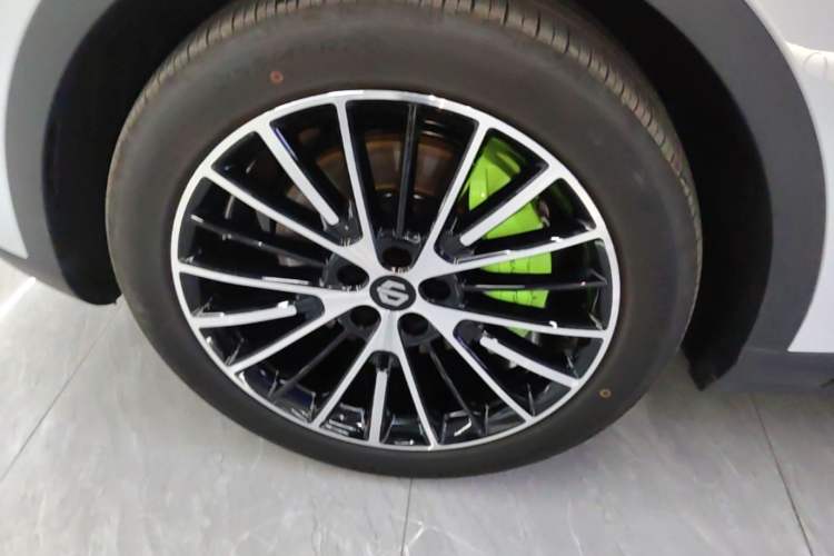 Used Leapmotor C11 2026 All-Electric 640 LiDAR Prestige Edition Left Front Wheel Hub