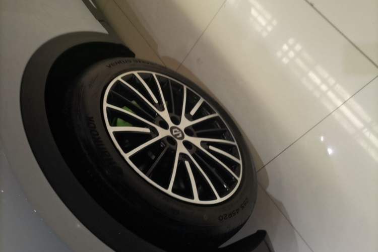 Used Leapmotor C11 2026 All-Electric 640 LiDAR Prestige Edition Left Front Wheel Hub