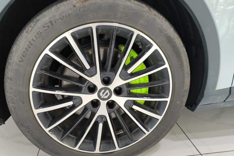 Used Leapmotor C11 2026 All-Electric 640 LiDAR Prestige Edition Left Front Wheel Hub