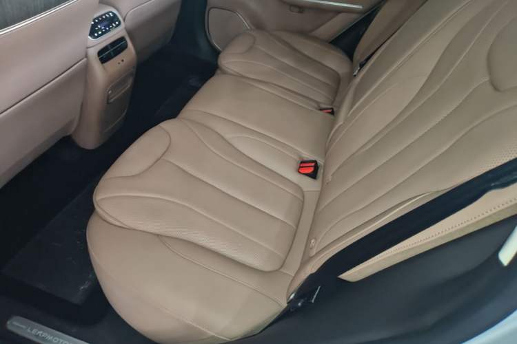 Used Leapmotor C11 2026 All-Electric 640 LiDAR Prestige Edition Left Rear Seat