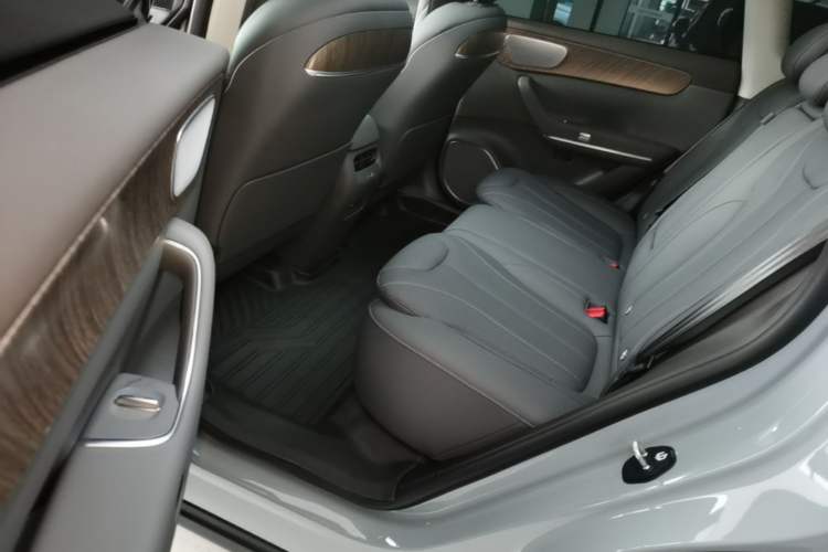 Used Leapmotor C11 2026 Range-Extended 300 LiDAR Edition Left Rear Seat
