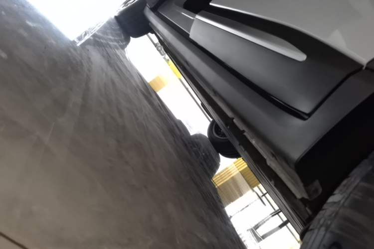 Used Leapmotor C11 2026 All-Electric 640 LiDAR Prestige Edition Left Side Sill