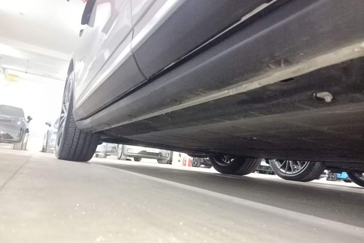 Used Leapmotor C11 2026 All-Electric 640 LiDAR Prestige Edition Left Side Sill