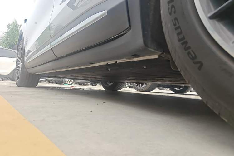 Used Leapmotor C11 2026 All-Electric 640 LiDAR Prestige Edition Left Side Sill