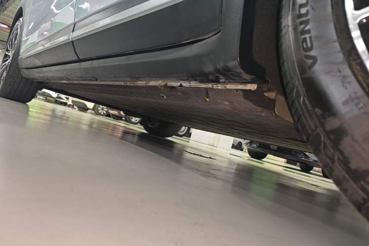 Used Leapmotor C11 2026 All-Electric 640 LiDAR Prestige Edition Left Side Sill