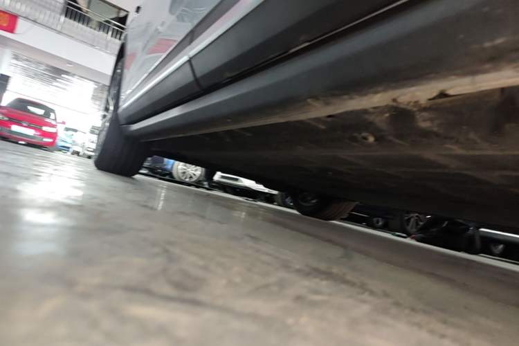 Used Leapmotor C11 2026 All-Electric 640 LiDAR Prestige Edition Left Side Sill