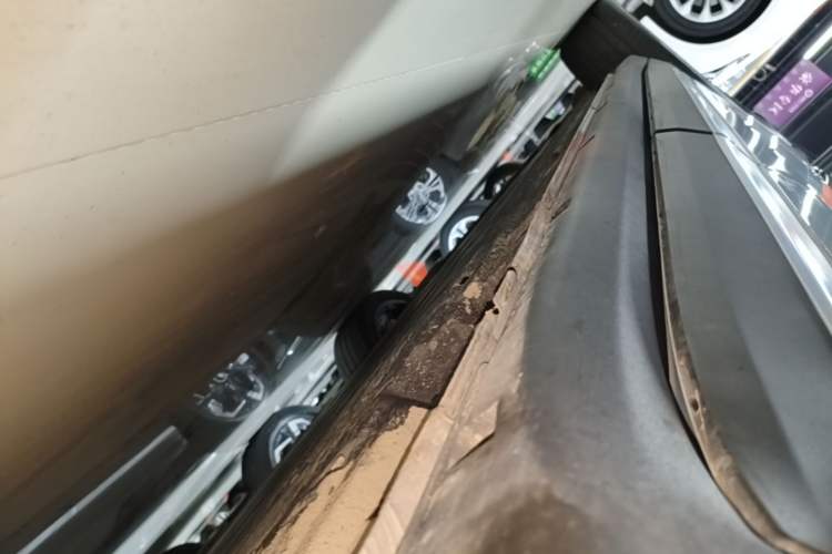 Used Leapmotor C11 2026 All-Electric 640 LiDAR Prestige Edition Left Side Sill