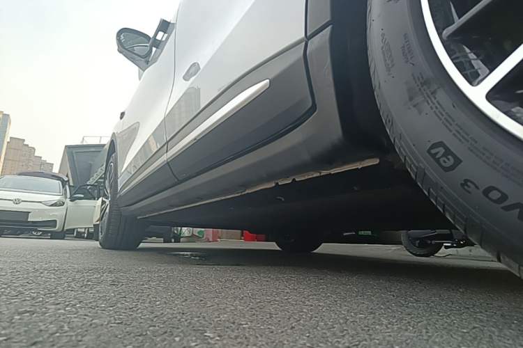 Used Leapmotor C11 2026 All-Electric 640 LiDAR Prestige Edition Left Side Sill