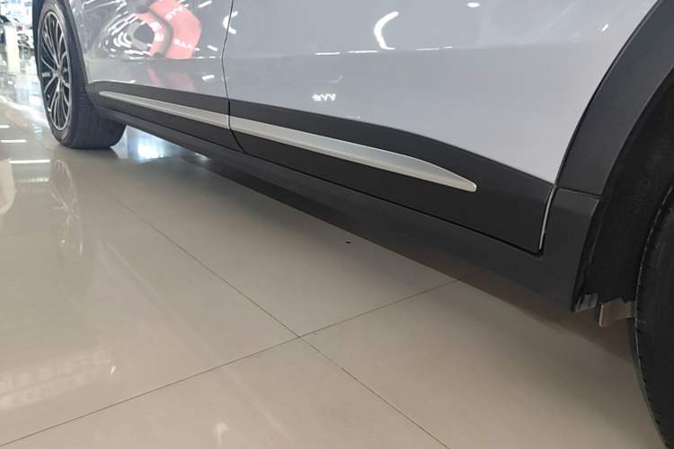 Used Leapmotor C11 2026 All-Electric 640 LiDAR Prestige Edition Left Side Sill