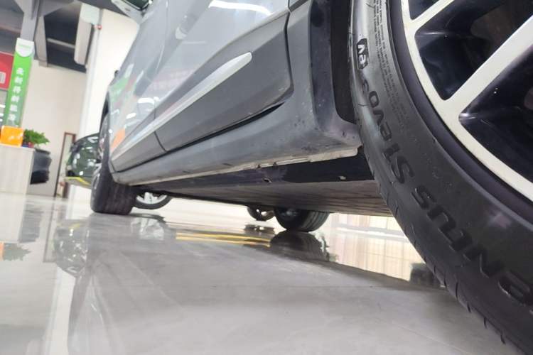 Used Leapmotor C11 2026 All-Electric 640 LiDAR Prestige Edition Left Side Sill