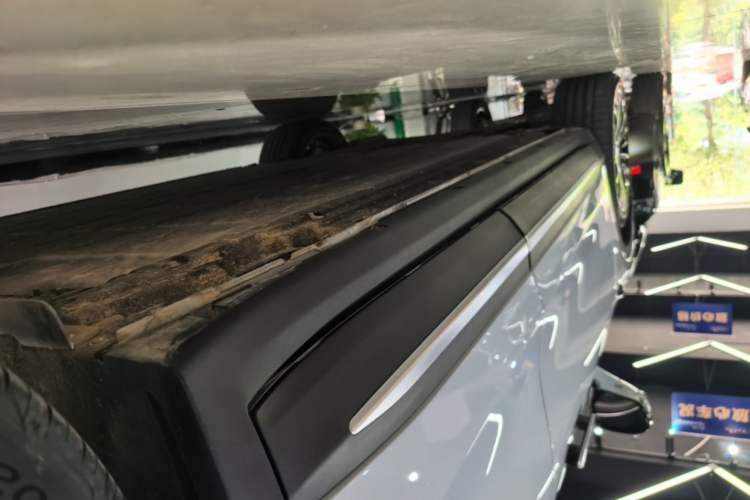 Used Leapmotor C11 2026 All-Electric 640 LiDAR Prestige Edition Left Side Sill