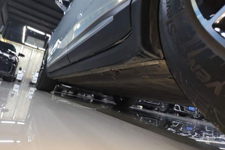 Used Leapmotor C11 2026 All-Electric 640 LiDAR Prestige Edition Left Side Sill