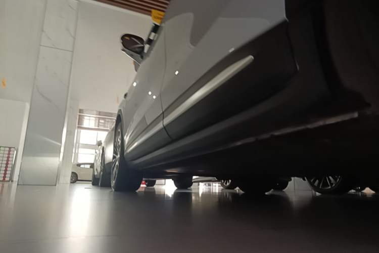 Used Leapmotor C11 2026 All-Electric 640 LiDAR Prestige Edition Left Side Sill