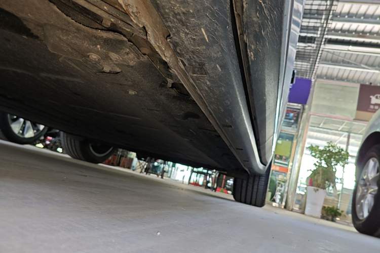 Used Leapmotor C11 2026 All-Electric 640 LiDAR Prestige Edition Left Side Sill