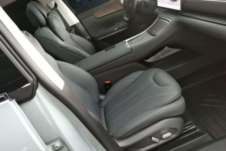 Used Leapmotor C11 2026 Range-Extended 300 LiDAR Edition Right Front Seat